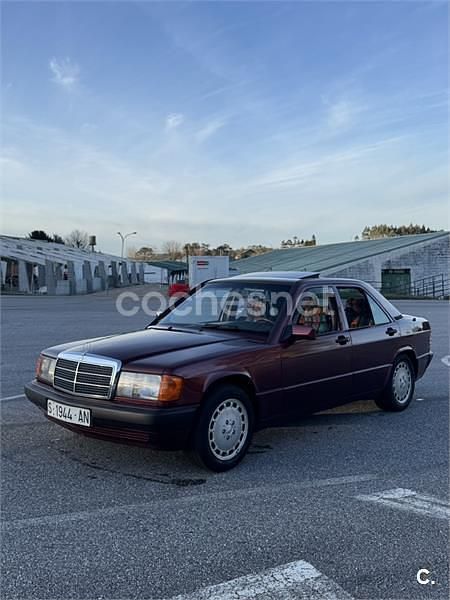Usado Mercedes 190 109 CV (80 kW) 1992 Granate Berlina