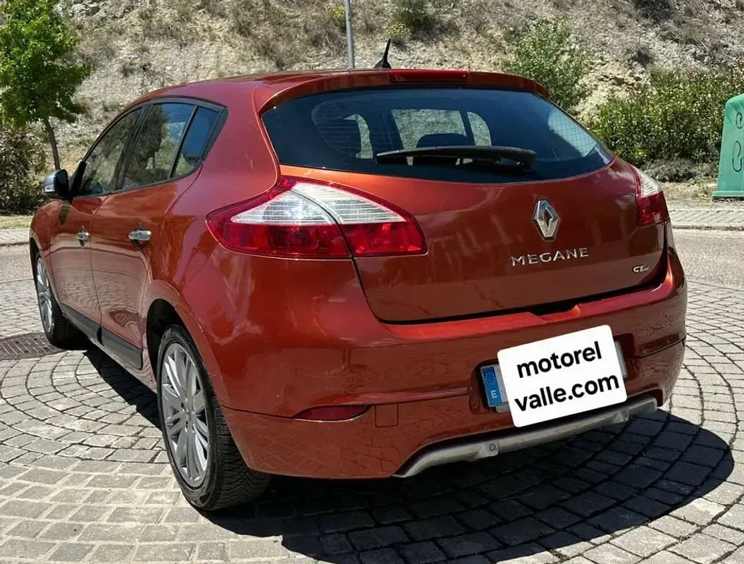 Usado Renault Mégane III 131 CV (96 kW) 2011 Naranja Berlina
