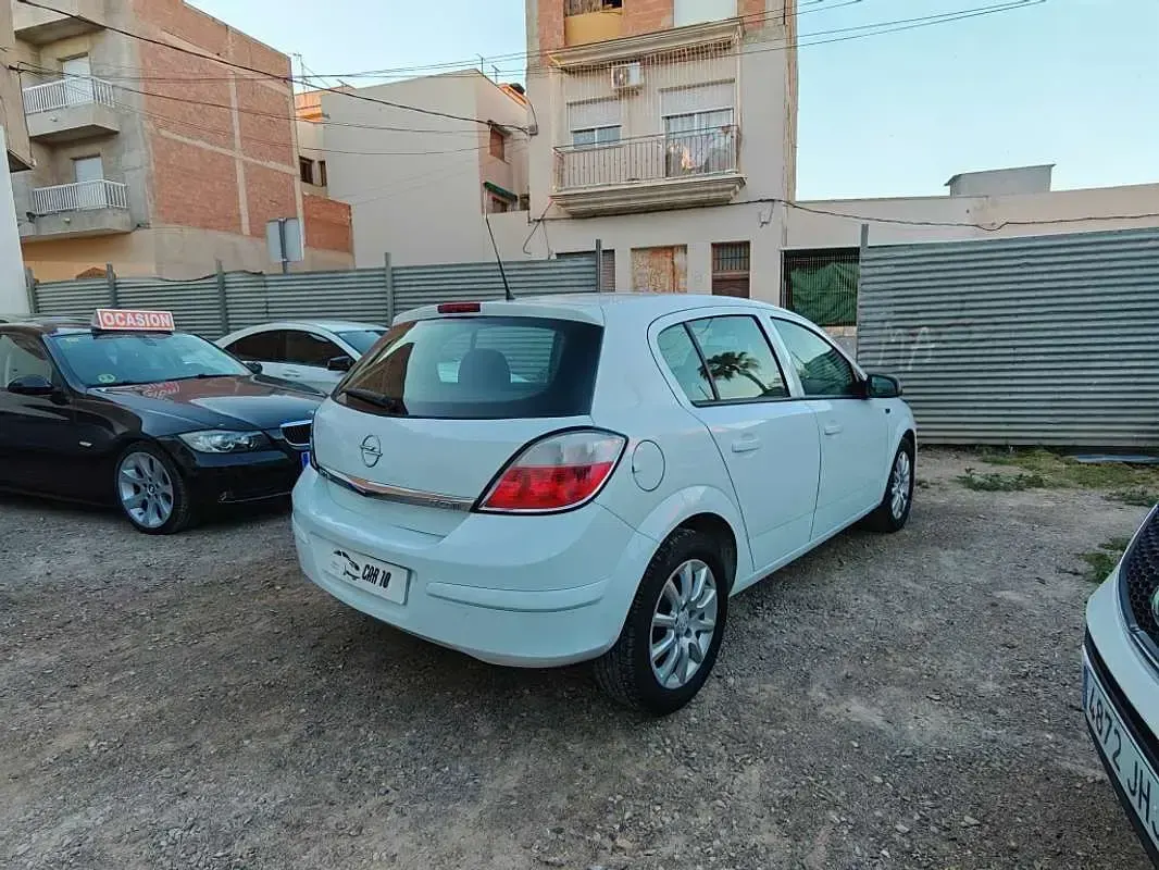 Usado Opel Astra Elegance 99 CV (72 kW) 2005 Blanco Utilitario