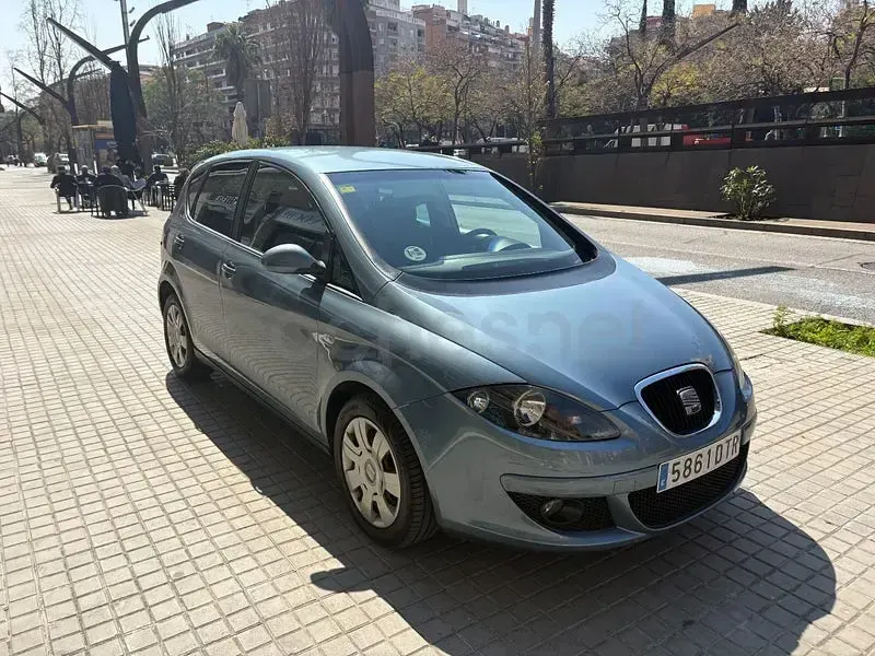 Usado Seat Altea Reference 140 CV (102 kW) 2006 Gris / plata Monovolumen