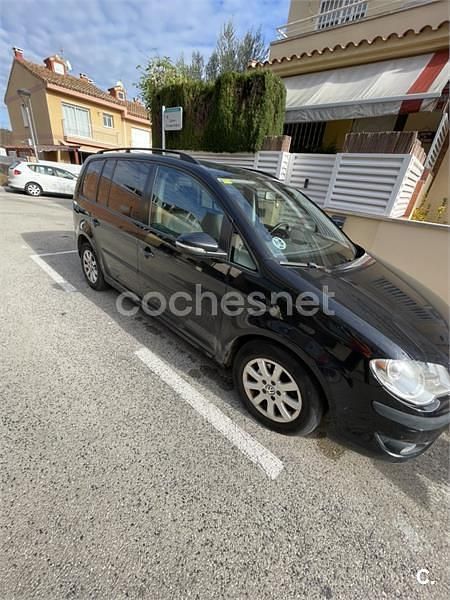 Usado VW Touran Edition 105 CV (77 kW) 2010 Negro Monovolumen