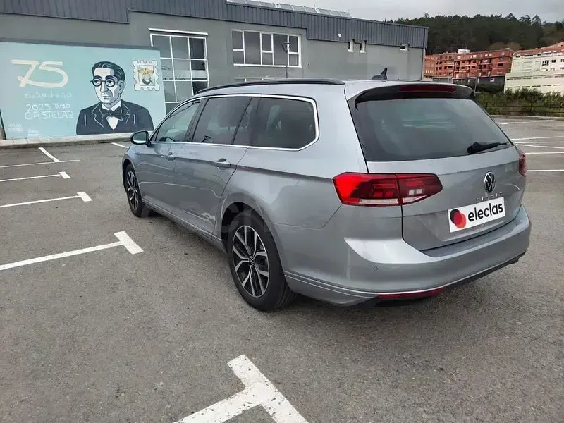 Usado VW Passat Executive 122 CV (89 kW) 2021 Gris / plata Familiar