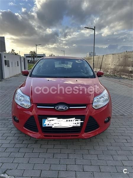 Usado Ford Focus Trend 115 CV (84 kW) 2011 Rojo Berlina