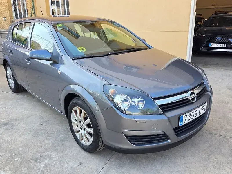 Usado Opel Astra Enjoy 105 CV (77 kW) 2005 Gris / plata Berlina