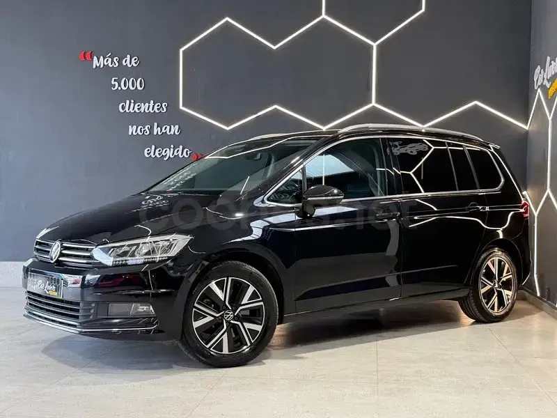 Usado VW Touran Advance 150 CV (110 kW) 2022 Negro Monovolumen