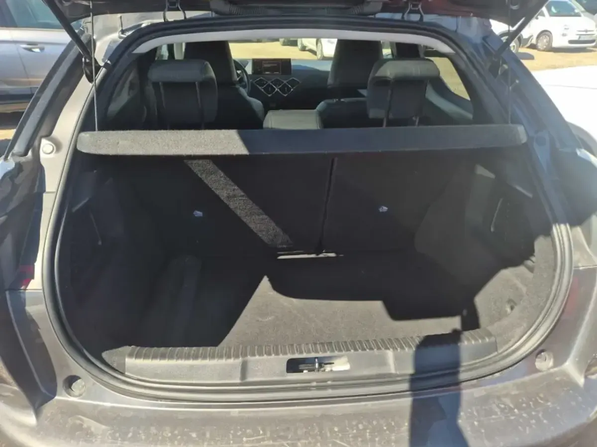 Usado DS Automobiles DS3 Crossback Performance 131 CV (96 kW) 2023 Gris SUV