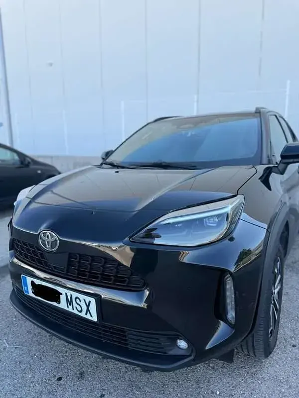 Usado Toyota Yaris Cross Active 116 CV (85 kW) 2024 Negro SUV