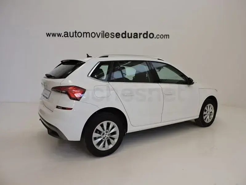 Usado Skoda Kamiq Ambition 110 CV (80 kW) 2021 Blanco SUV