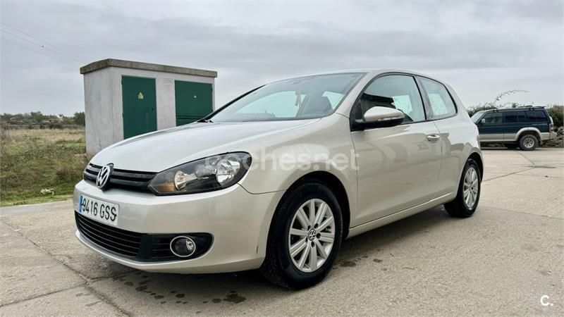 Beige Usado 2009 VW Golf VI Advance Berlina | 7000 € (Precio justo) - Imagen 1/4