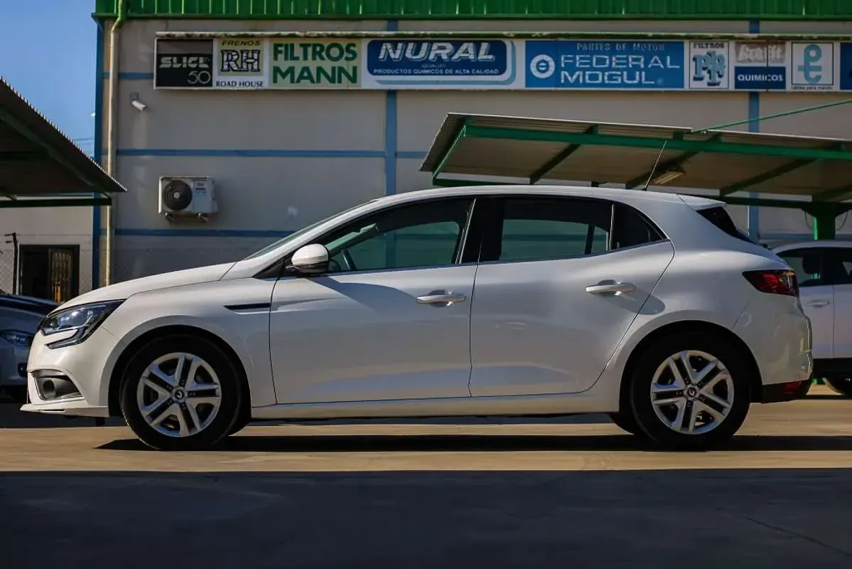 Usado Renault Mégane Business 116 CV (85 kW) 2020 Blanco Utilitario
