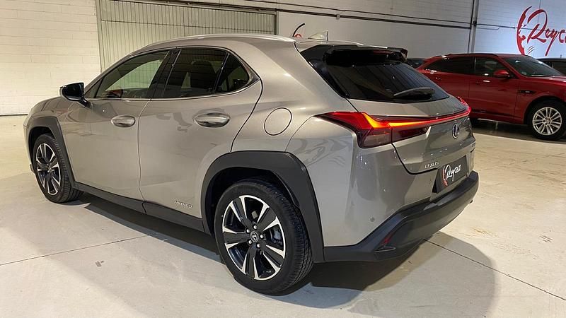 Usado Lexus UX 250h Executive Line 184 CV (135 kW) 2020 Gris SUV