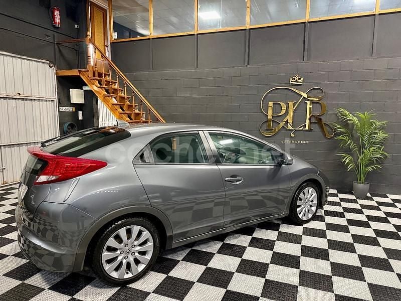 Gris / plata Usado 2014 Honda Civic Comfort Berlina | 6900 € (Precio justo) - Imagen 1/4