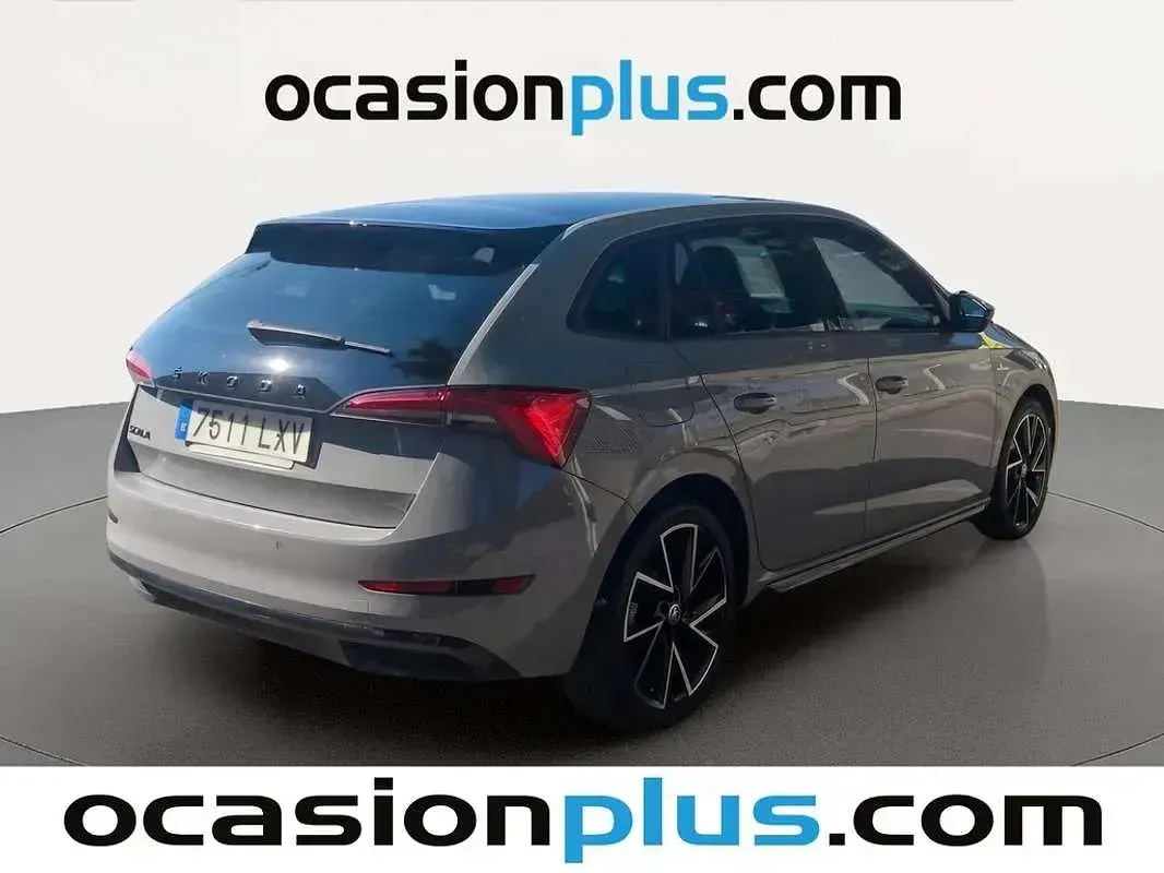 Usado Skoda Scala Monte Carlo 150 CV (110 kW) 2022 Gris Utilitario