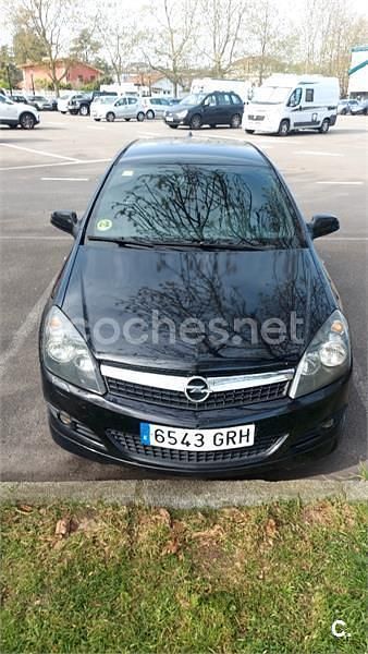 Usado Opel Astra GTC Sport 110 CV (80 kW) 2009 Negro Berlina