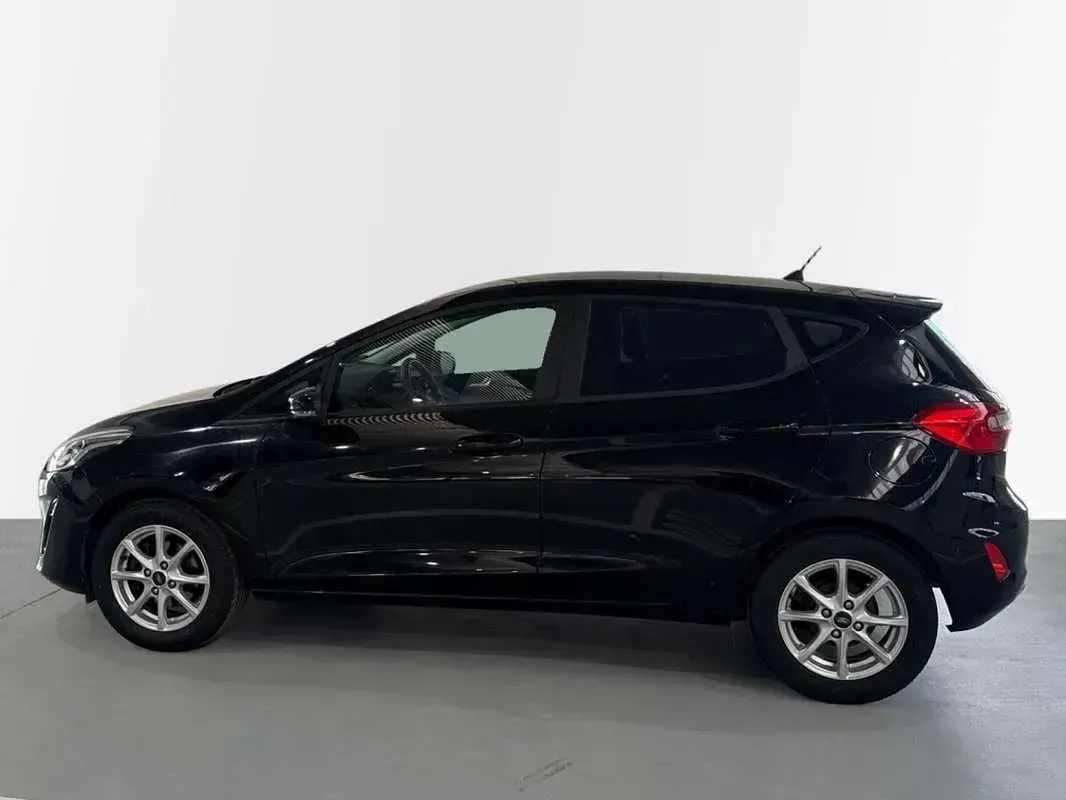 Usado Ford Fiesta Trend 86 CV (63 kW) 2018 Negro Utilitario