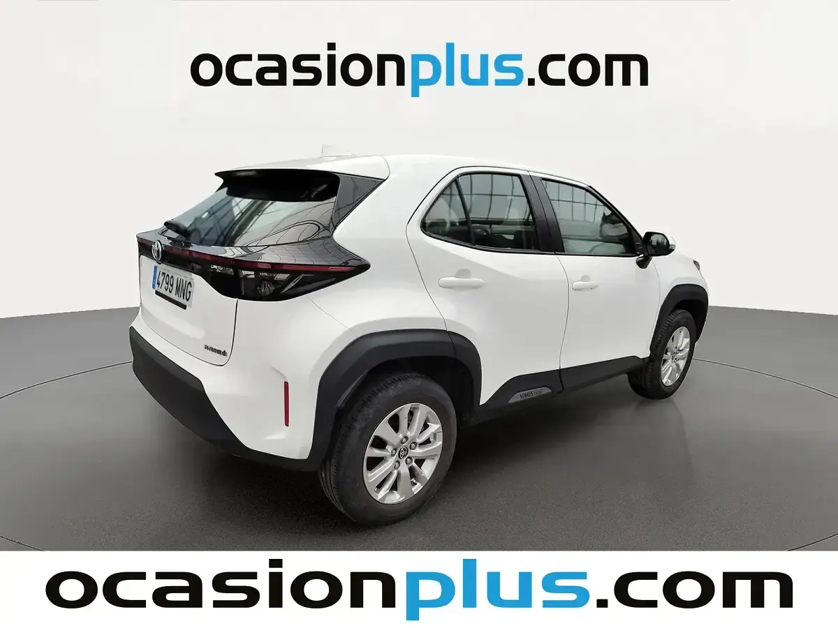 Usado Toyota Yaris Cross Business Edition 116 CV (85 kW) 2024 Blanco SUV