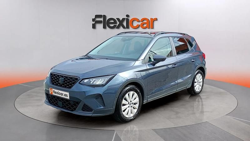 Usado Seat Arona Xperience 110 CV (80 kW) 2022 Gris SUV