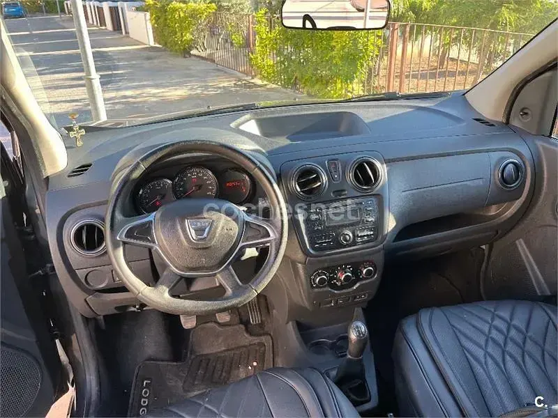 Usado Dacia Lodgy Ambiance 100 CV (73 kW) 2017 Gris / plata Monovolumen