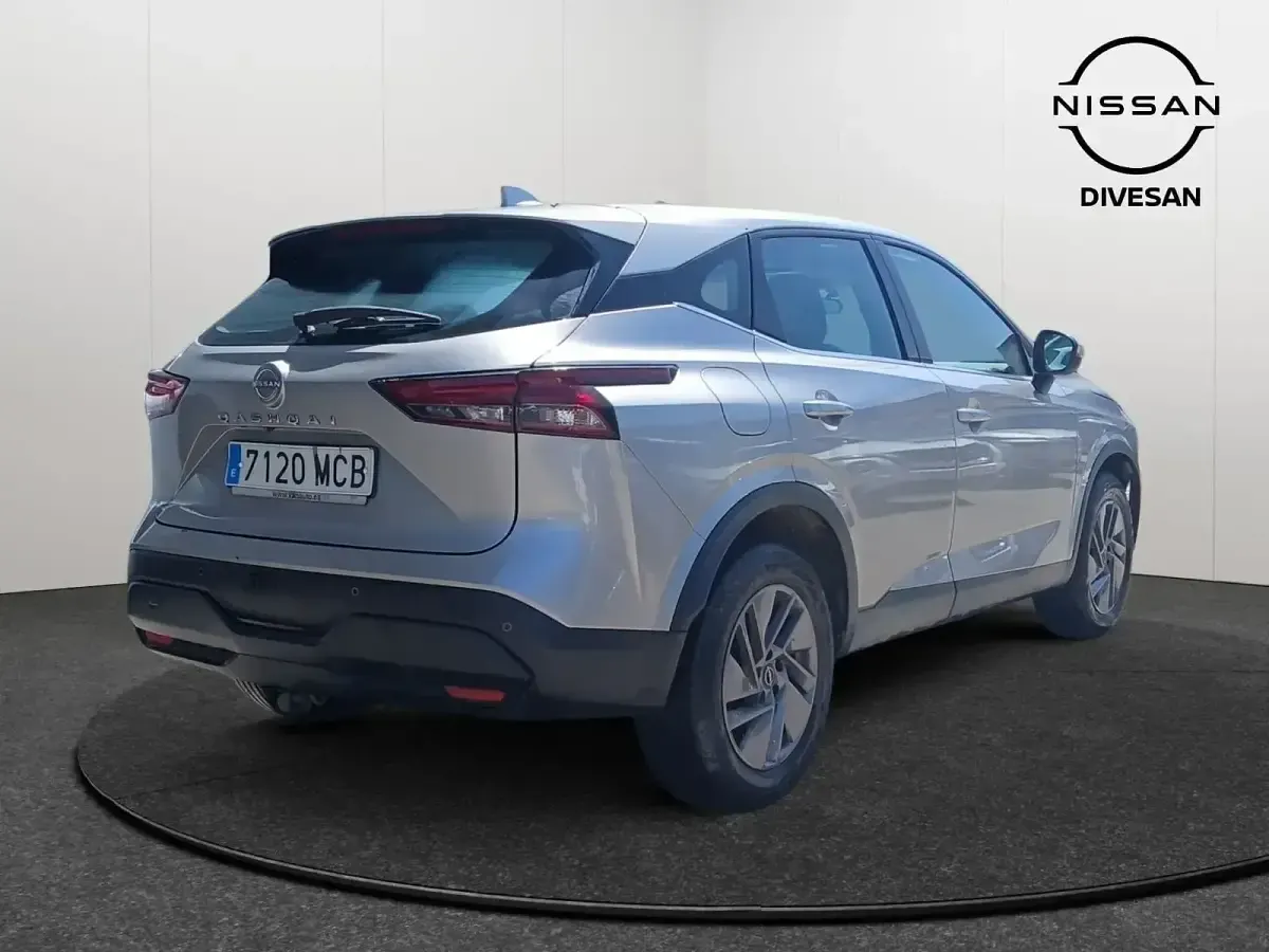 Usado Nissan Qashqai Acenta 140 CV (102 kW) 2022 Gris / plata SUV