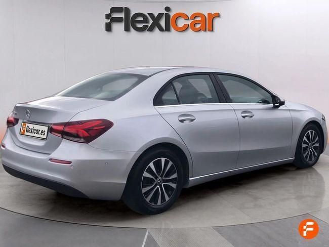 Usado Mercedes A180 136 CV (100 kW) 2019 Gris Berlina