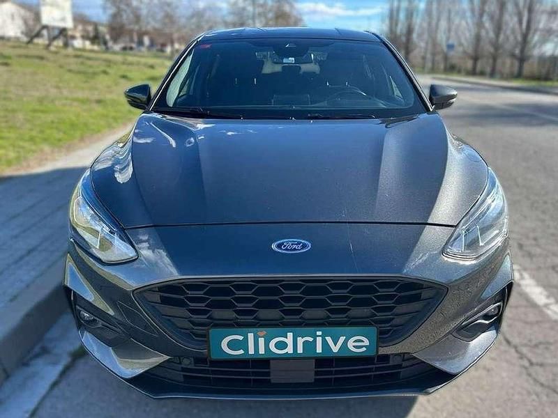 Usado Ford Focus ST-Line 120 CV (88 kW) 2018 Gris Utilitario
