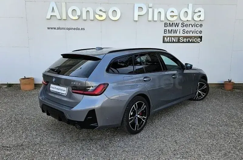 Usado BMW 330e Comfort Edition 292 CV (214 kW) 2025 Gris / plata Familiar