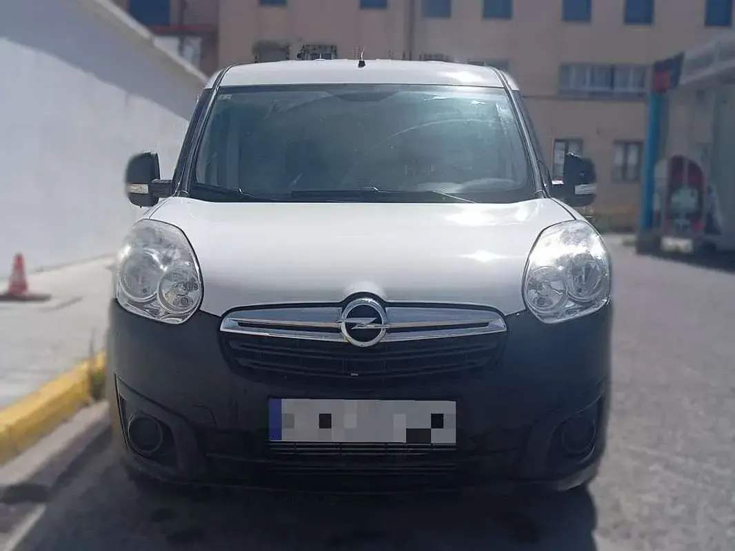 Usado Opel Combo 105 CV (77 kW) 2017 Blanco Monovolumen