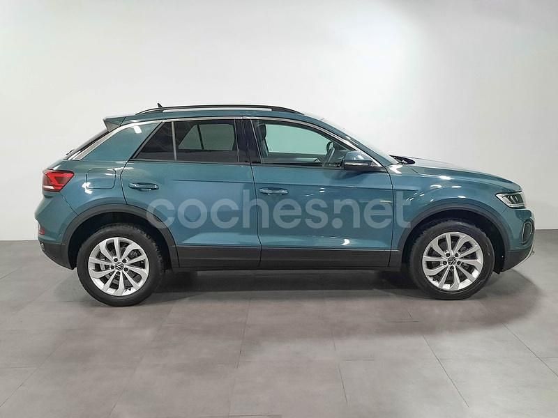 Usado VW T-Roc Life 110 CV (80 kW) 2024 Gris / plata SUV