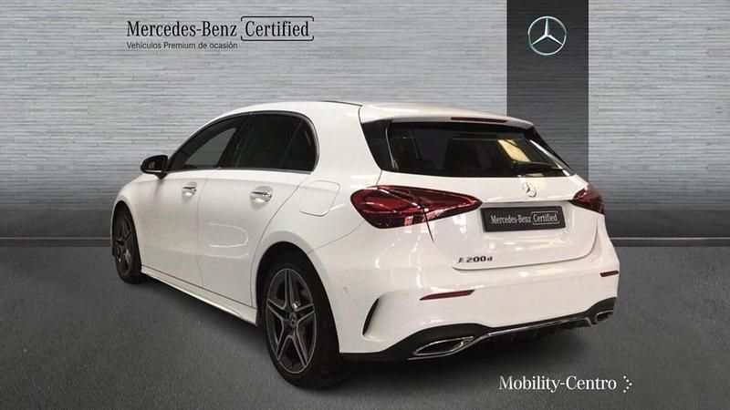 Usado Mercedes A200 AMG line 150 CV (110 kW) 2024 Blanco polar  pintura unicolor Utilitario