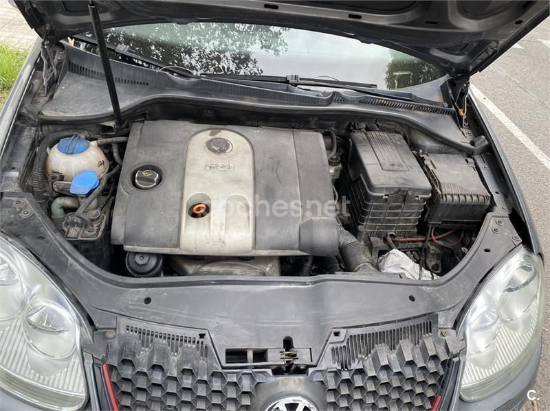 Usado VW Golf IV Highline 115 CV (84 kW) 2005 Gris / plata Berlina
