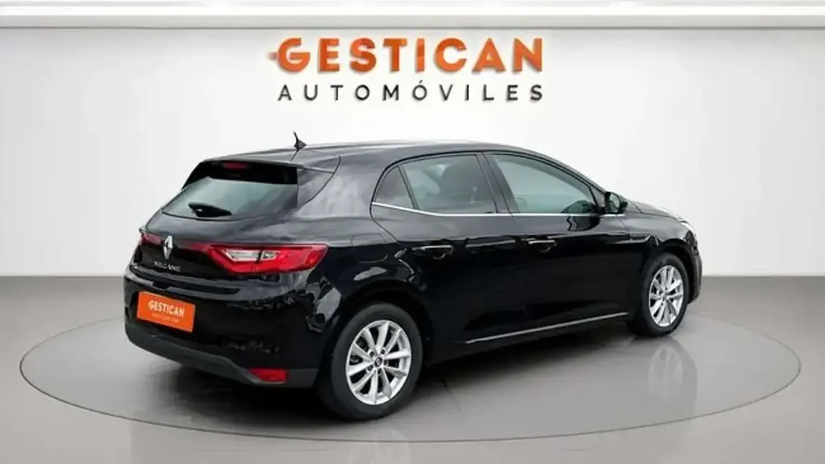 Usado Renault Mégane IV Zen 140 CV (102 kW) 2019 Negro Utilitario