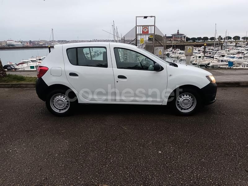 Usado Dacia Sandero Base 75 CV (55 kW) 2013 Blanco Berlina