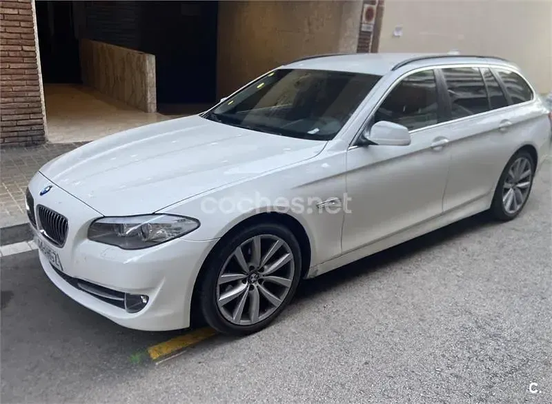 Usado BMW 520 177 CV (130 kW) 2011 Blanco Familiar