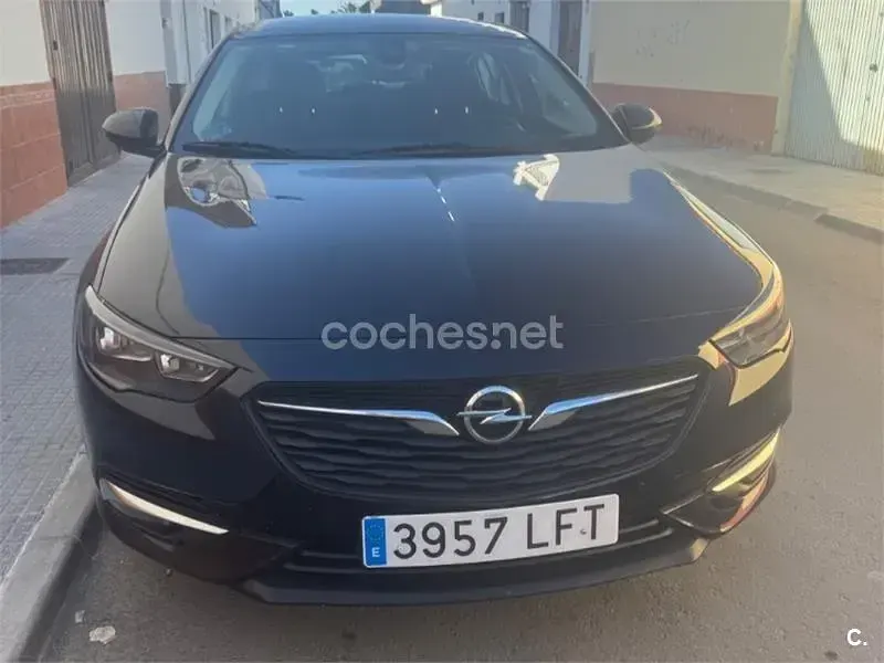 Usado Opel Insignia Selective 110 CV (80 kW) 2020 Negro Berlina