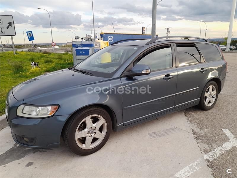 Usado Volvo V50 Momentum 109 CV (80 kW) 2010 Gris / plata Familiar