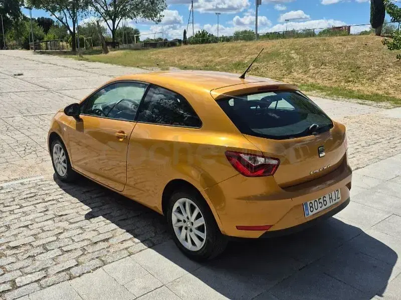 Usado Seat Ibiza SC Style 85 CV (62 kW) 2012 Amarillo Utilitario
