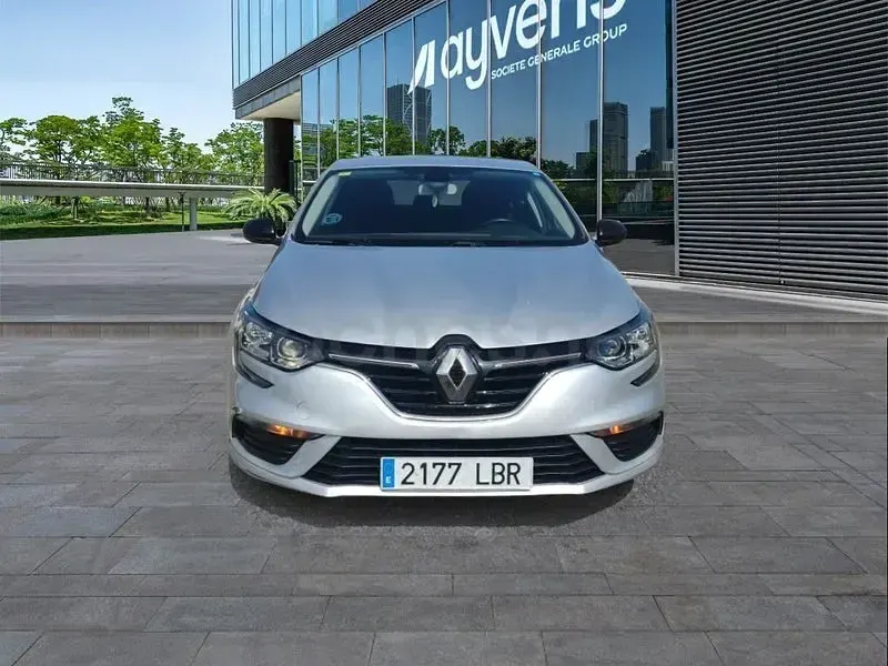 Usado Renault Mégane LIMITED 95 CV (69 kW) 2019 Gris / plata Berlina