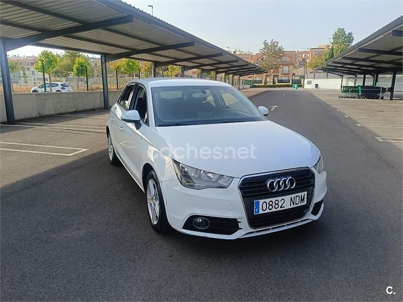 Blanco Usado 2013 Audi A1 Sportback Attraction Utilitario | 8800 € (Precio justo) - Imagen 1/4