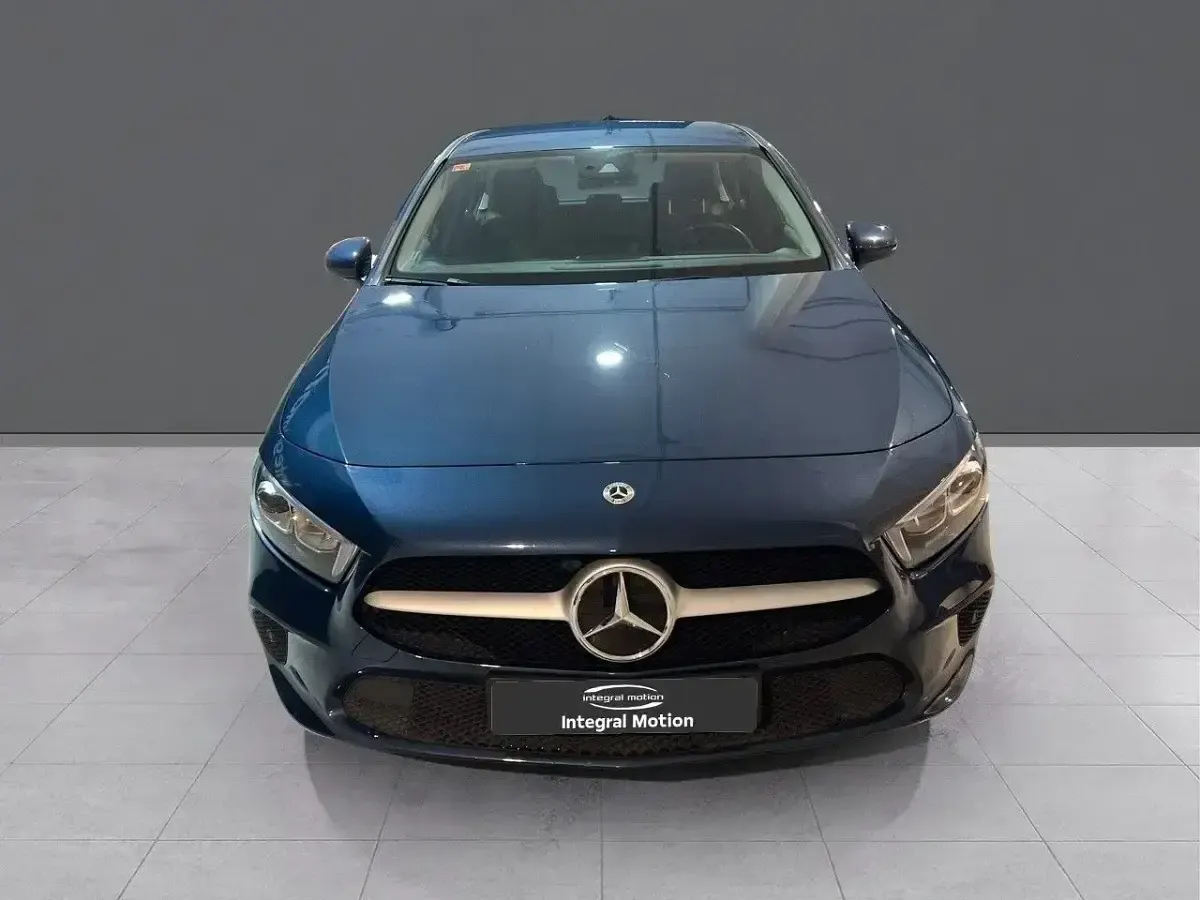 Käytetty Mercedes A180 115 HP (84 kW) 2021 Sininen
