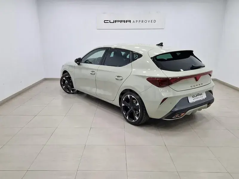 Usado Cupra Leon 204 CV (150 kW) 2025 Gris / plata Berlina