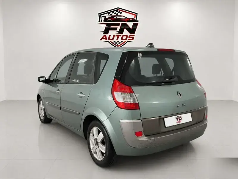 Usado Renault Scénic Privilege 120 CV (88 kW) 2004 Verde Monovolumen