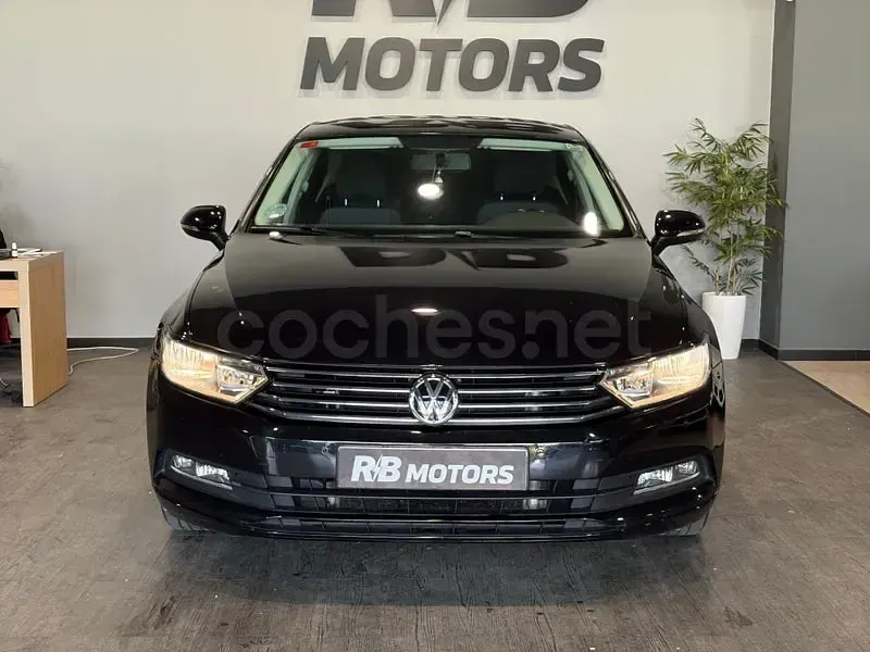 Usado VW Passat Advance 150 CV (110 kW) 2018 Negro Berlina