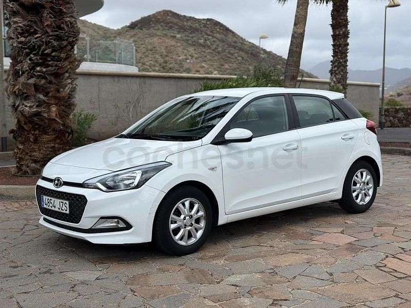 Usado Hyundai i20 84 HP (61 kW) 2017 Branco Sedan