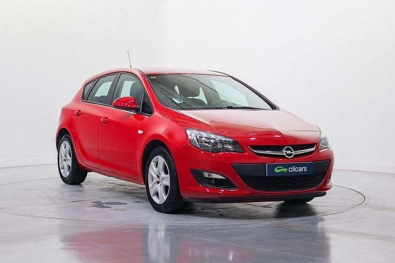 Usado Opel Astra Excellence 110 CV (80 kW) 2015 Rojo Berlina