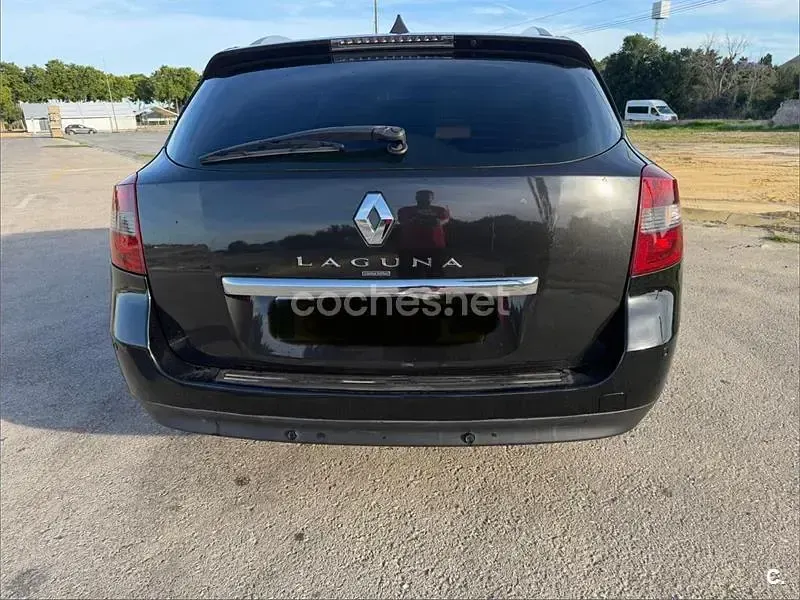 Usado Renault Laguna III Dynamique 110 CV (80 kW) 2011 Negro Familiar