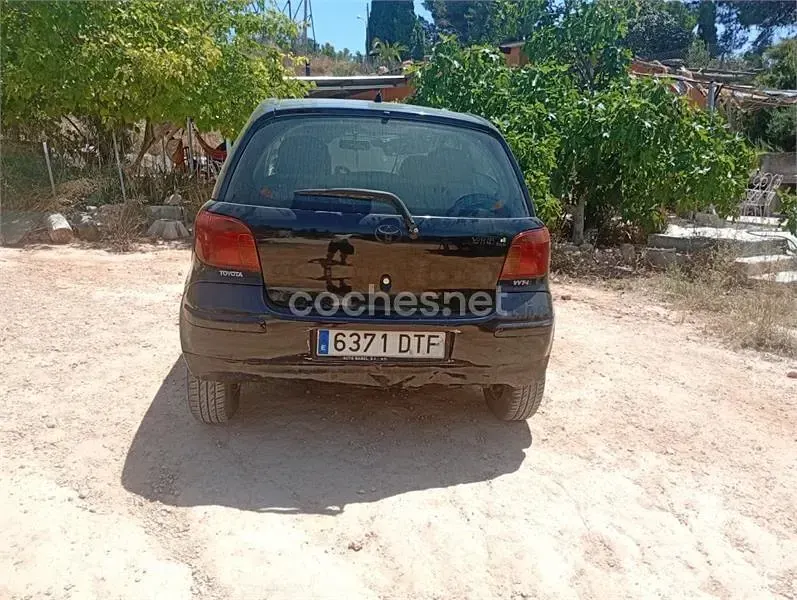 Usado Toyota Yaris 87 CV (63 kW) 2005 Negro Berlina