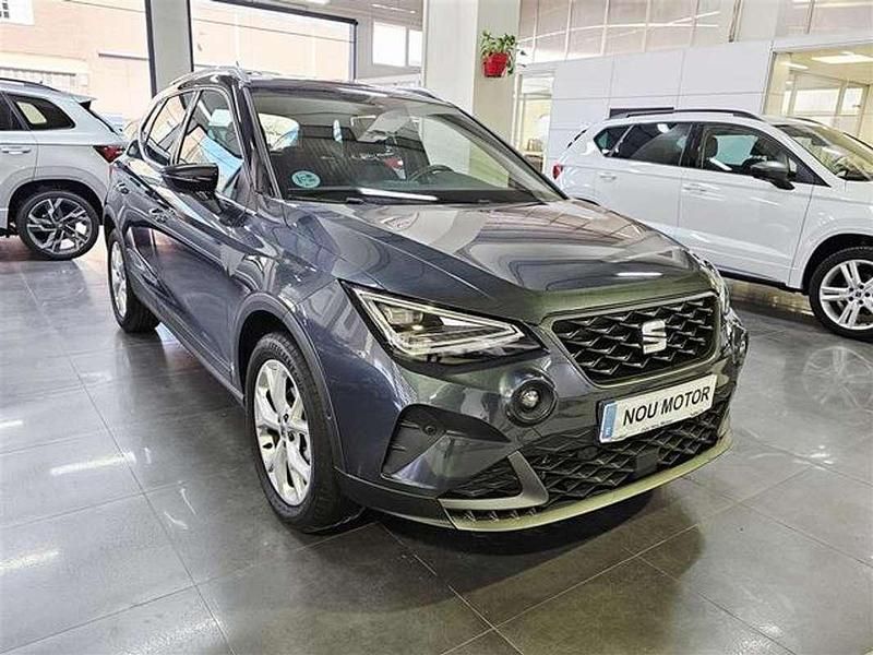 Usado Seat Arona FR 116 CV (85 kW) 2024 Gris SUV