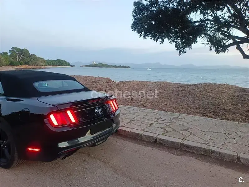 Usado Ford Mustang GT 418 CV (307 kW) 2017 Negro Descapotable