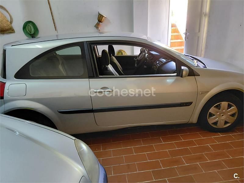 Usado Renault Mégane II Authentique 98 CV (72 kW) 2003 Beige Berlina