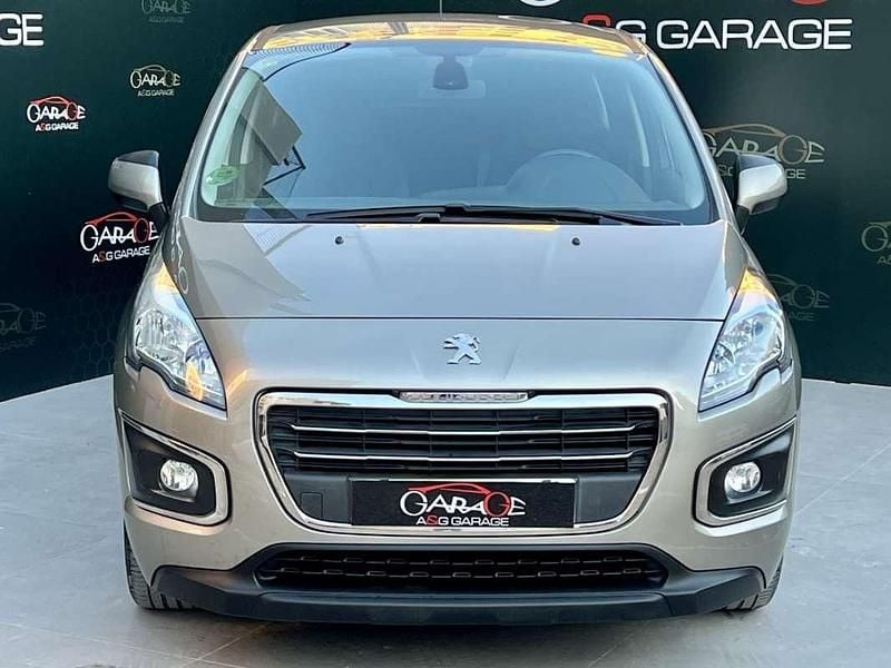 Usado Peugeot 3008 Active 120 CV (88 kW) 2014 Gris Familiar